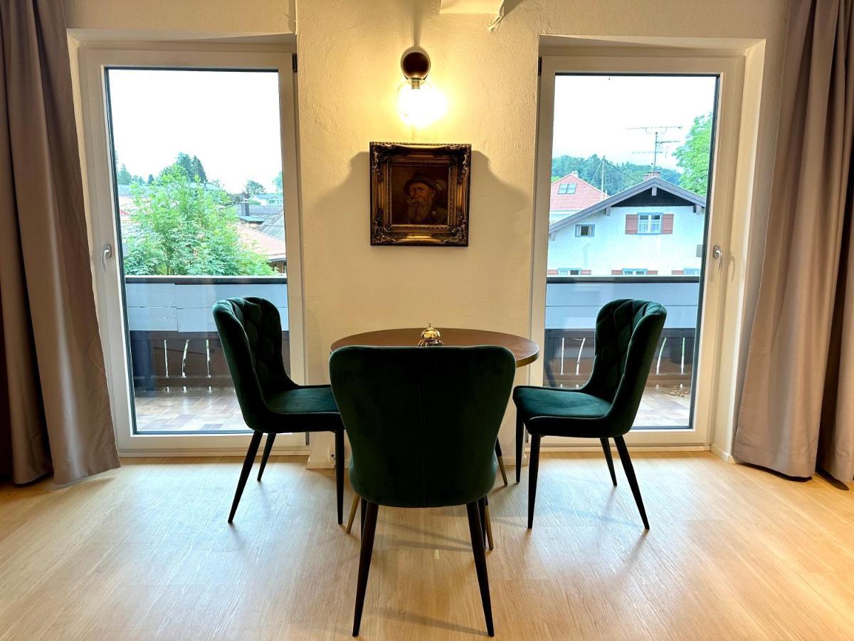 Koeniglich & Modern See- Und Zentrumsnah Apartment Prien am Chiemsee
